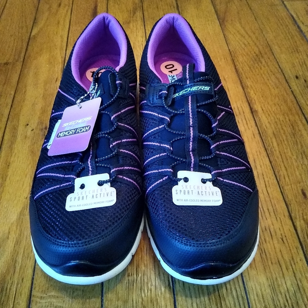 NEW W/TAGS WOMEN'S SKECHERS BLACK/PURPLE SNEAKERS